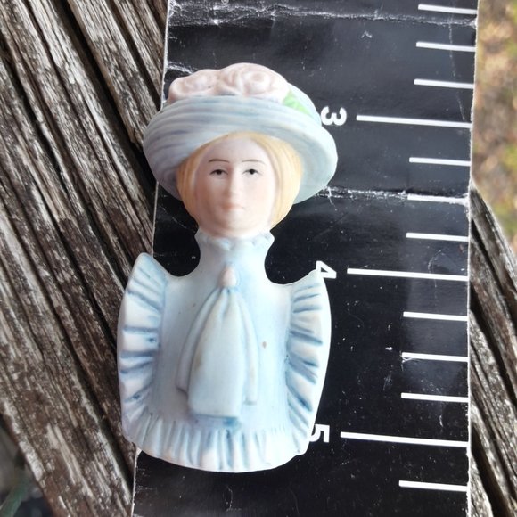 Mini Lady Thimble Collectible Dollhouse Porcelain Vintage Tiny American Fashion - Picture 1 of 7